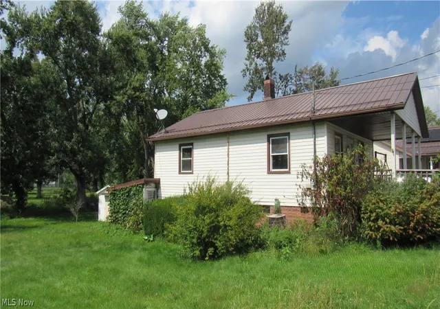 Photo 3 of Sale Pending at 1202 N Uhrich St, Uhrichsville, OH 44683 | MLS# 5244077 | Listing updated on 2026-10-02