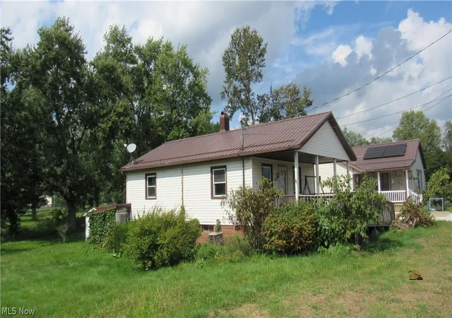 Photo 4 of Sale Pending at 1202 N Uhrich St, Uhrichsville, OH 44683 | MLS# 5244077 | Listing updated on 2026-10-02