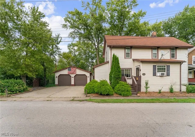 Single family home for sale at 344 Mahoning Ave, Niles, OH 44446 | MLS# 5244430