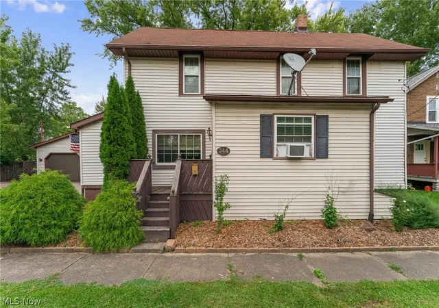 Photo 2 of Single family home for sale at 344 Mahoning Ave, Niles, OH 44446 | MLS# 5244430 | Listing updated on 2026-10-05