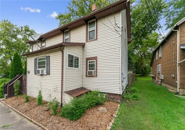 Photo 4 of Single family home for sale at 344 Mahoning Ave, Niles, OH 44446 | MLS# 5244430 | Listing updated on 2026-10-05