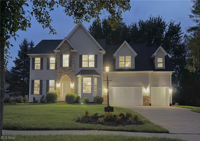 Photo 2 of Single family home for sale at 5831 Emerald Lakes Dr, Medina, OH 44256 | MLS# 5243871 | Listing updated on 2026-09-23