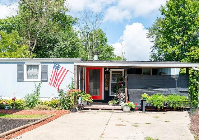 Photo 1 of Single family home for sale at 215 Lake Shore Ter, Warren, OH 44481 | MLS# 5244453 | Listing updated on 2026-09-12