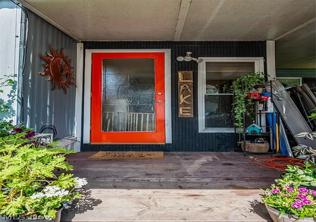 Photo 2 of Single family home for sale at 215 Lake Shore Ter, Warren, OH 44481 | MLS# 5244453 | Listing updated on 2026-09-12