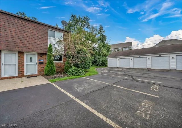 Photo 2 of Condo for sale at 2598 Shakespeare Ln, Avon, OH 44011 | MLS# 5242904 | Listing updated on 2026-09-14