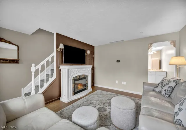 Listing Photo 5 - Condo for sale in building located at 2598 Shakespeare Ln, Avon, OH 44011