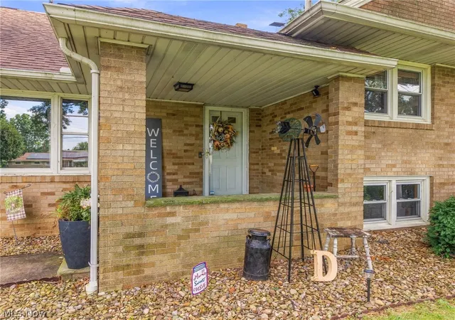 Photo 3 of Sale Pending at 3158 Sw Rusty Ave, Canton, OH 44706 | MLS# 5243385 | Listing updated on 2026-09-28