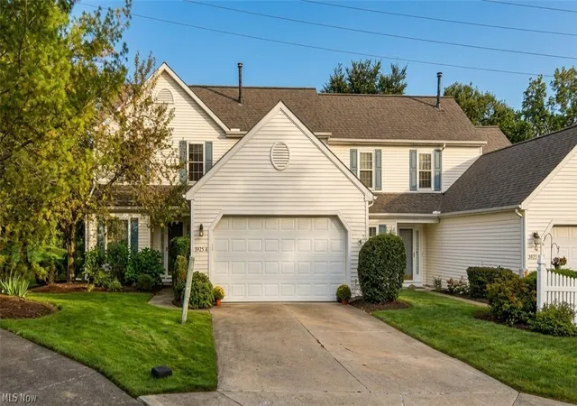 Photo 2 of Condo for sale at 5925 Halle Farm Dr, Willoughby, OH 44094 | MLS# 5244409 | Listing updated on 2026-09-12