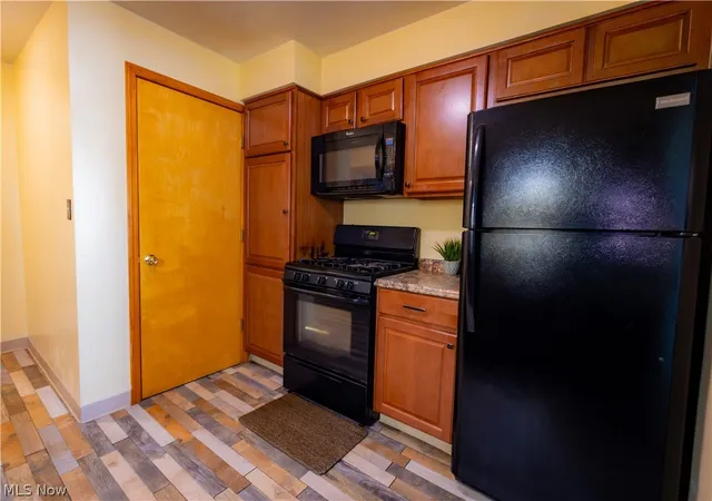 Photo 3 of Single family home for sale at 2835 S Schenley Ave, Youngstown, OH 44511 | MLS# 5244116 | Listing updated on 2026-09-12