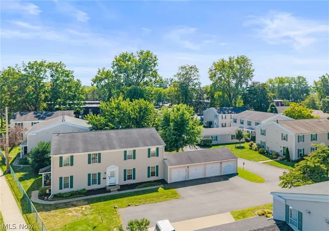 Listing Photo 3 - Condo for sale in building located at 28 Vly Forge Ln, Elyria, OH 44035 - Unit #2A