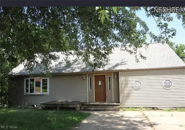 Photo 1 of Sale Pending at 2444 Perry Dr Sw, Canton, OH 44706 | MLS# 5244483 | Listing updated on 2026-09-13