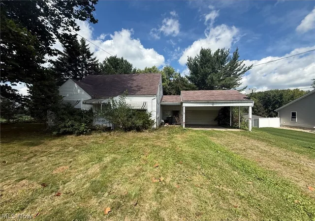 Single family home for sale at 129 Jackson Rd, Creston, OH 44217 | MLS# 5244497