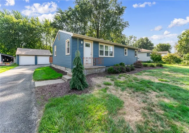 Photo 3 of Single family home for sale at 435 Cedar Dr, Cortland, OH 44410 | MLS# 5241664 | Listing updated on 2026-09-16