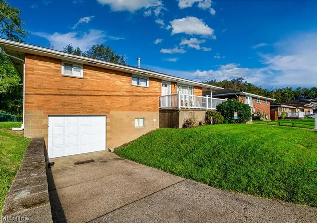 Photo 3 of Single family home for sale at 605 Titus St Ext, Weirton, WV 26062 | MLS# 5244519 | Listing updated on 2026-09-12