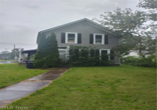 Single family home for sale at 736 W River Rd N, Elyria, OH 44035 | MLS# 5244528