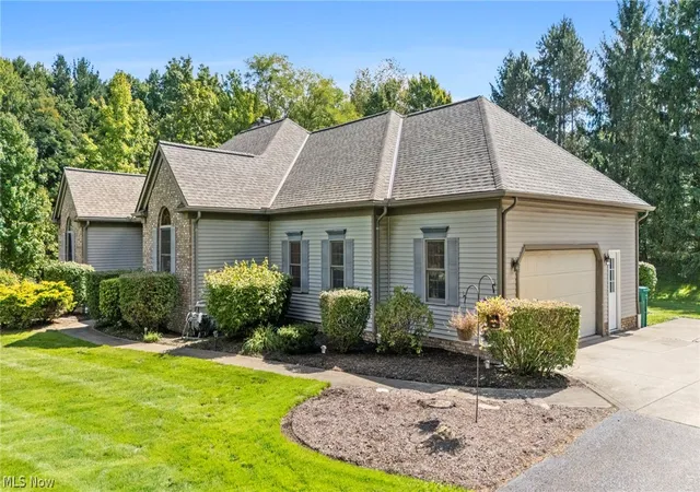 Photo 2 of Single family home for sale at 11735 Tall Pines Dr, Chardon, OH 44024 | MLS# 5237142 | Listing updated on 2026-09-13
