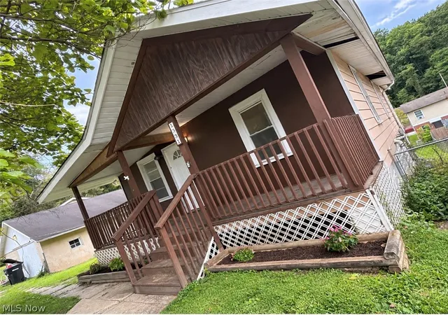 Photo 2 of Single family home for sale at 1331 Race St, Zanesville, OH 43701 | MLS# 5244540 | Listing updated on 2026-09-14
