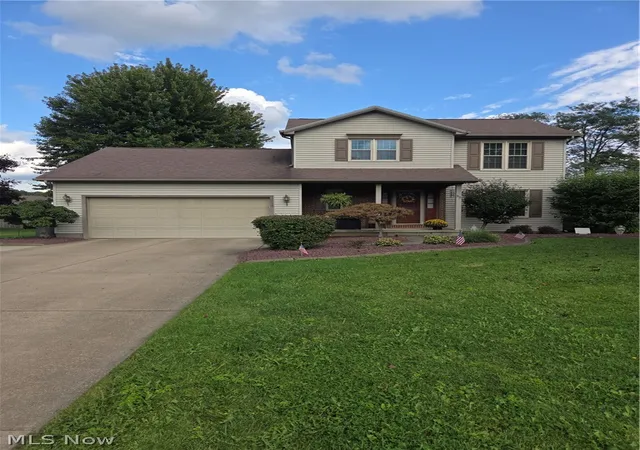 Single family home for sale at 39 Morningview Cir, Canfield, OH 44406 | MLS# 5243271