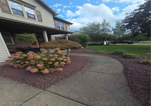 Photo 3 of Single family home for sale at 39 Morningview Cir, Canfield, OH 44406 | MLS# 5243271 | Listing updated on 2026-09-13