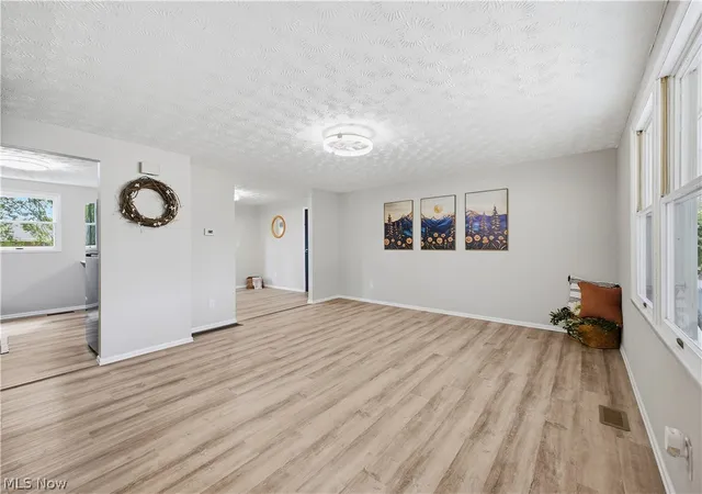Photo 3 of Single family home for sale at 4845 New Rd, Youngstown, OH 44515 | MLS# 5242777 | Listing updated on 2026-09-13