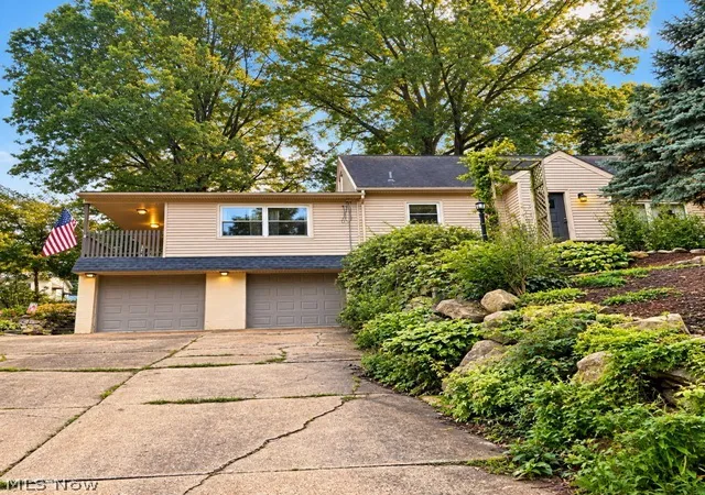 Single family home for sale at 1170 Auburn Ave, Barberton, OH 44203 | MLS# 5244550