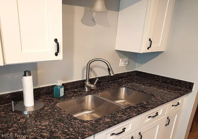 Listing Photo 4 - Condo for sale in building located at 8882 Holly Ln, Olmsted Falls, OH 44138 - Unit #59