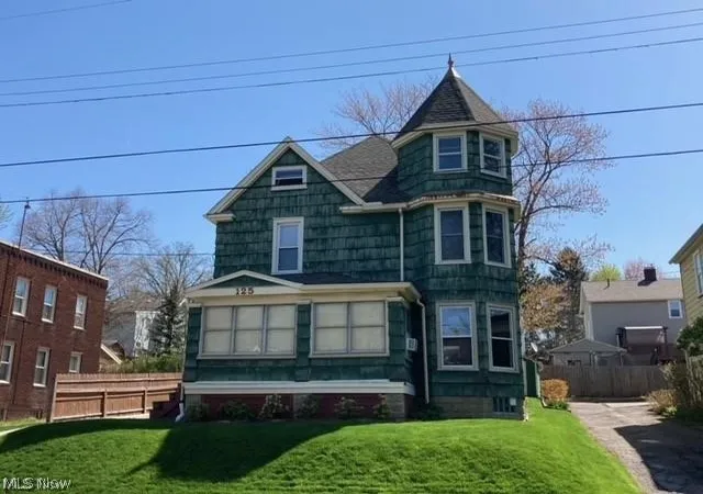Single family home for sale at 125 N Bentley Ave, Niles, OH 44446 | MLS# 5244460