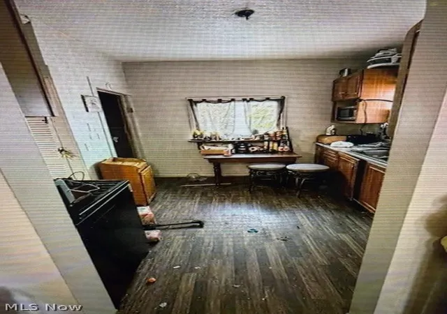 Photo 4 of Single family home for sale at 404 Kennet Ct NW, Canton, OH 44708 | MLS# 5244049 | Listing updated on 2026-09-28