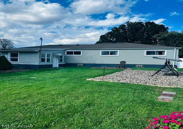 Photo 3 of Single family home for sale at 375 Jackson St, Campbell, OH 44405 | MLS# 5244482 | Listing updated on 2026-09-28