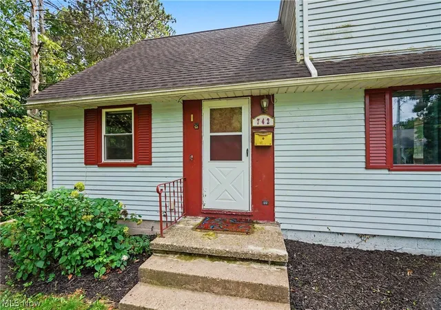 Photo 1 of Single family home for sale at 742 Avondale St, Kent, OH 44240 | MLS# 5244019 | Listing updated on 2026-09-13