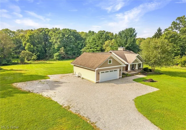 Photo 3 of Sale Pending at 2976 Greenleaf Rd, Akron, OH 44312 | MLS# 5244175 | Listing updated on 2026-09-16