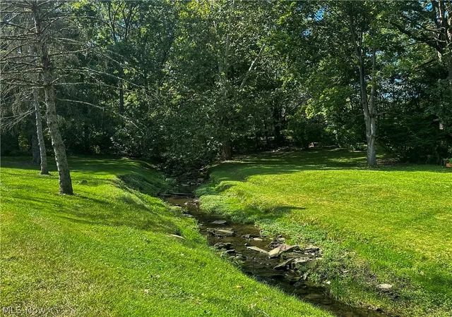 Listing Photo 4 - Condo for sale in building located at 399 Quarry Ln, Warren, OH 44483 - Unit #E