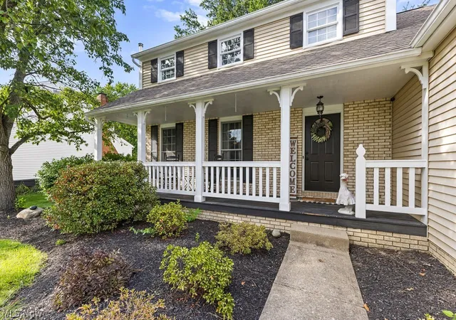 Photo 3 of Single family home for sale at 3597 Stratavon Dr Nw, North Canton, OH 44720 | MLS# 5244553 | Listing updated on 2026-09-30