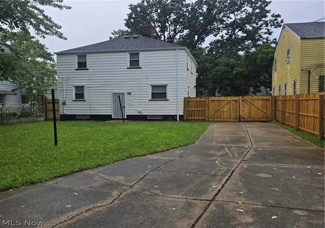 Photo 4 of Single family home for sale at 12604 Crossburn Ave, Cleveland, OH 44135 | MLS# 5244582 | Listing updated on 2026-09-13