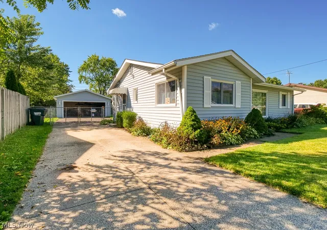 Photo 3 of Single family home for sale at 455 Birchwood Dr, Berea, OH 44017 | MLS# 5244533 | Listing updated on 2026-09-13