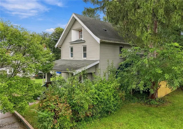 Photo 2 of Single family home for sale at 1013 Celina Ave, Akron, OH 44307 | MLS# 5244584 | Listing updated on 2026-09-13