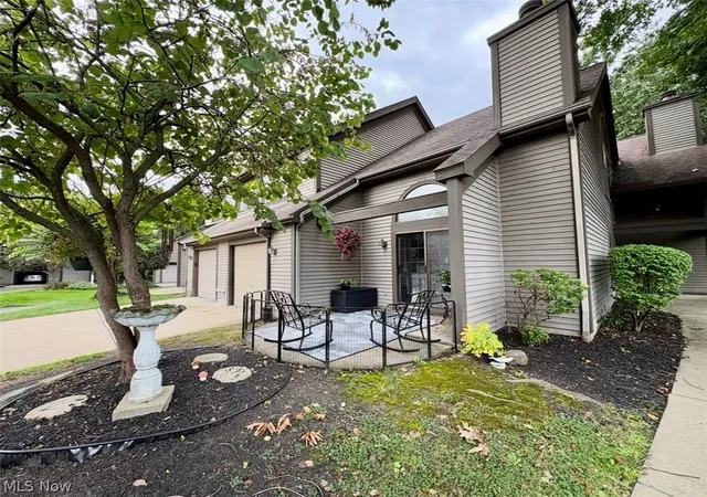 Photo 2 of Condo for sale at 3831 Ne Northwoods Ct #4, Warren, OH 44483 | MLS# 5244455 | Listing updated on 2026-09-14