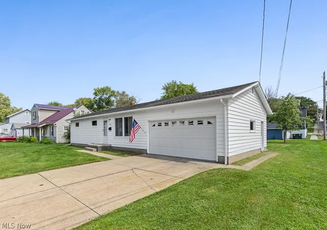 Photo 2 of Single family home for sale at 1902 Root Ave Ne, Canton, OH 44705 | MLS# 5243715 | Listing updated on 2026-10-05