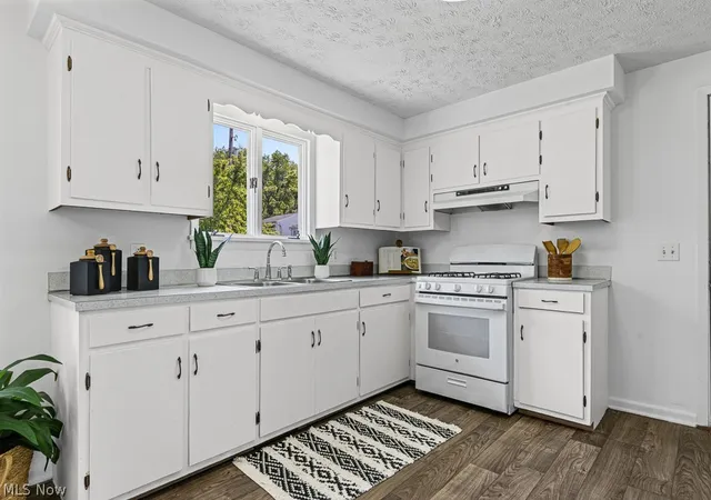 Photo 3 of Single family home for sale at 1902 Root Ave Ne, Canton, OH 44705 | MLS# 5243715 | Listing updated on 2026-10-05