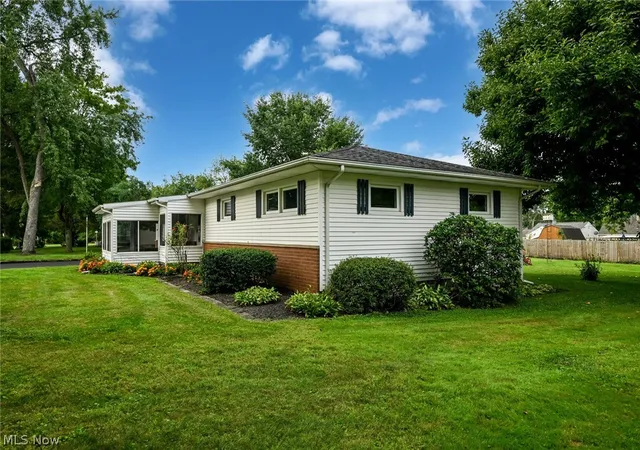 Photo 3 of Single family home for sale at 1325 Delverne Ave Sw, Canton, OH 44710 | MLS# 5244544 | Listing updated on 2026-09-14