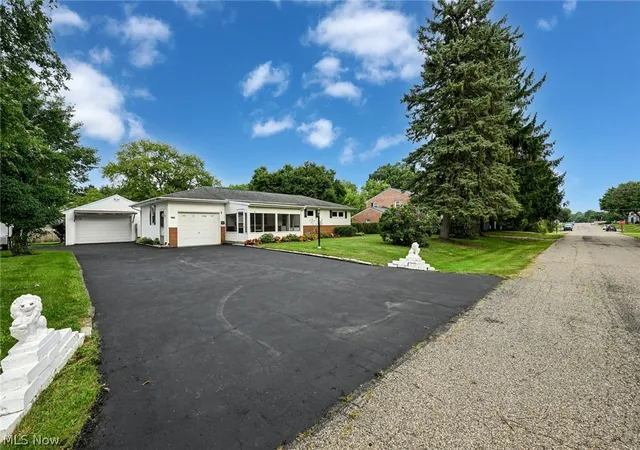 Photo 3 of Single family home for sale at 1325 Delverne Ave SW, Canton, OH 44710 | MLS# 5244544 | Listing updated on 2026-09-14