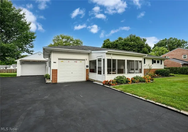 Photo 4 of Single family home for sale at 1325 Delverne Ave SW, Canton, OH 44710 | MLS# 5244544 | Listing updated on 2026-09-14