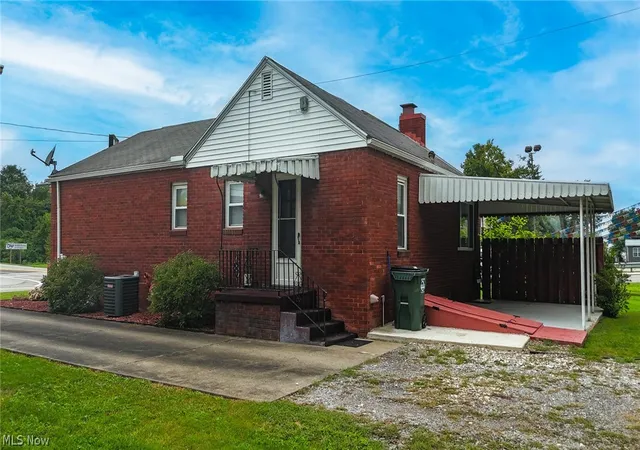 Photo 2 of Single family home for sale at 840 Main St, Belpre, OH 45714 | MLS# 5244603 | Listing updated on 2026-09-24