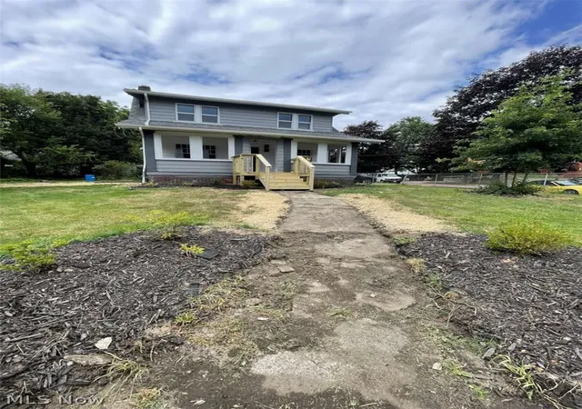 Photo 2 of Single family home for sale at 1273 Pondview Ave, Akron, OH 44305 | MLS# 5244596 | Listing updated on 2026-09-14