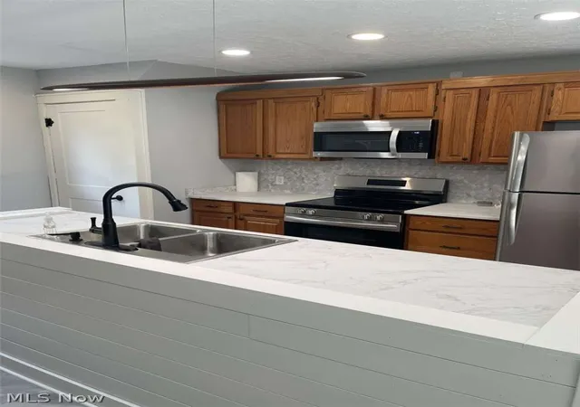 Photo 4 of Single family home for sale at 1273 Pondview Ave, Akron, OH 44305 | MLS# 5244596 | Listing updated on 2026-09-14