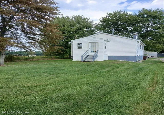 Single family home for sale at 5376 N Park Ext Ave, Bristolville, OH 44402 | MLS# 5244183