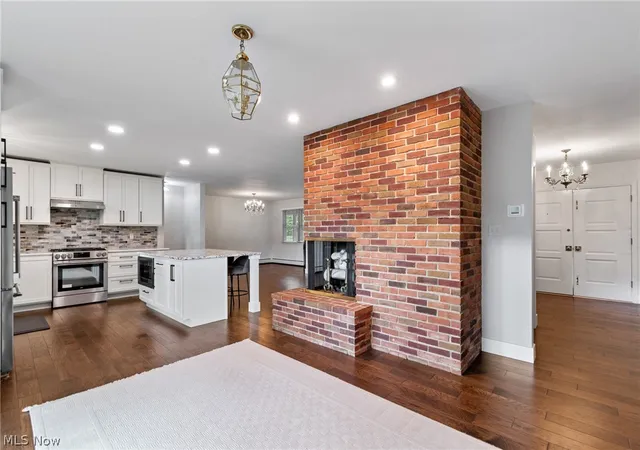 Photo 3 of Single family home for sale at 1212 Buena Vista St Ne, Canton, OH 44714 | MLS# 5243410 | Listing updated on 2026-09-25