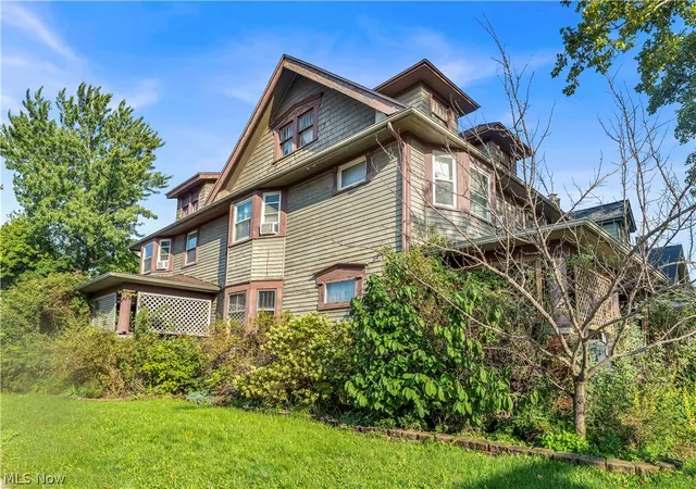 Listing Photo 3 - Condo for sale in building located at 2234 W Blvd, Cleveland, OH 44102