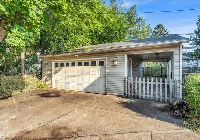 Listing Photo 2 - Condo for sale in building located at 2234 W Blvd, Cleveland, OH 44102
