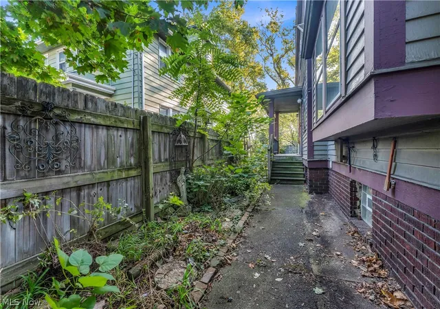 Listing Photo 5 - Condo for sale in building located at 2234 W Blvd, Cleveland, OH 44102